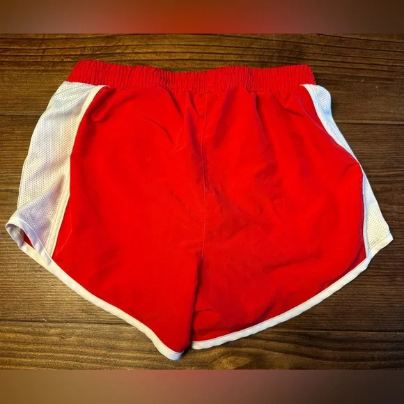 Women’s Under Armour shorts - Picture 2 of 3